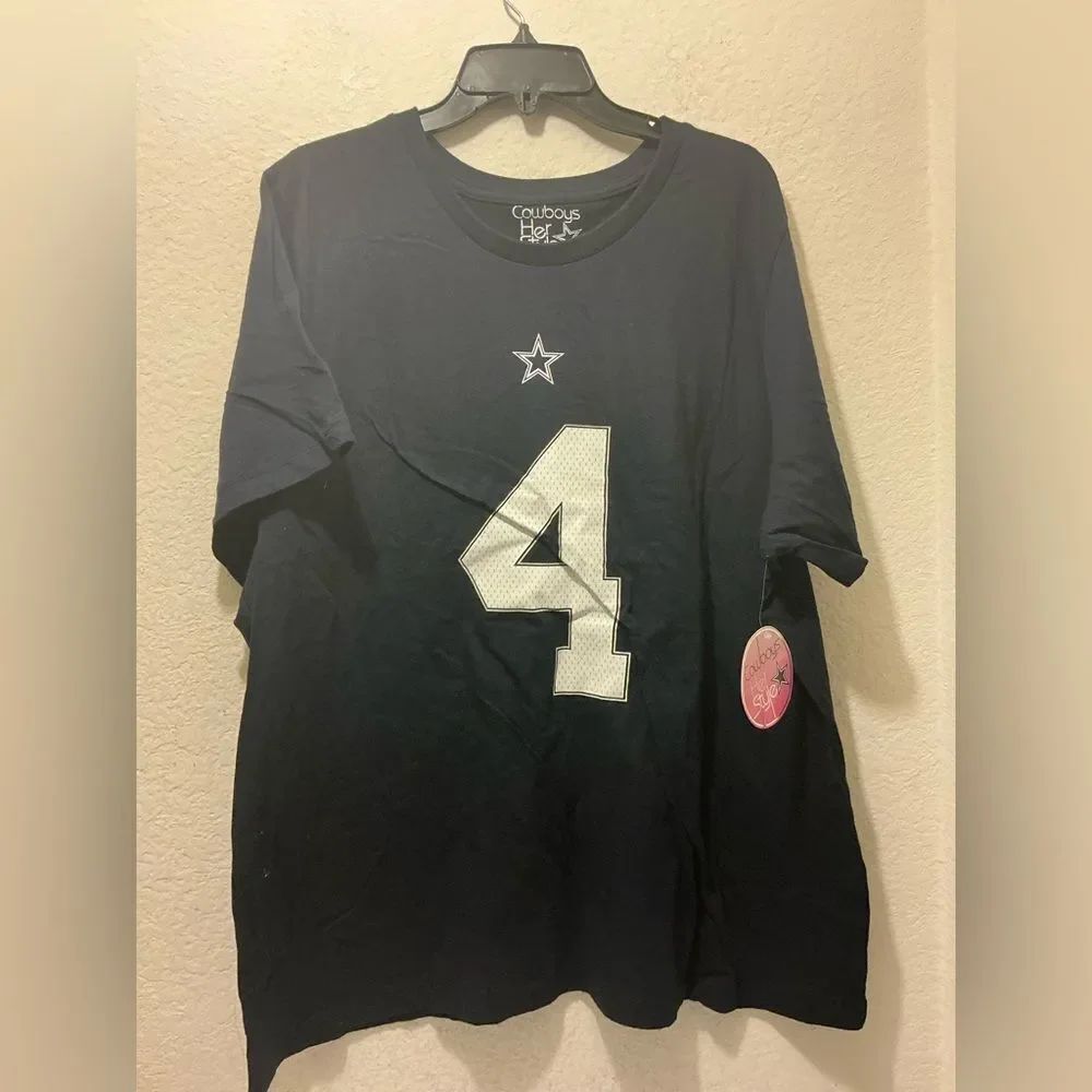 NWT Dallas Cowboys Star Women’s T-Shirt Her Style V-Neck Navy Blue NFL
